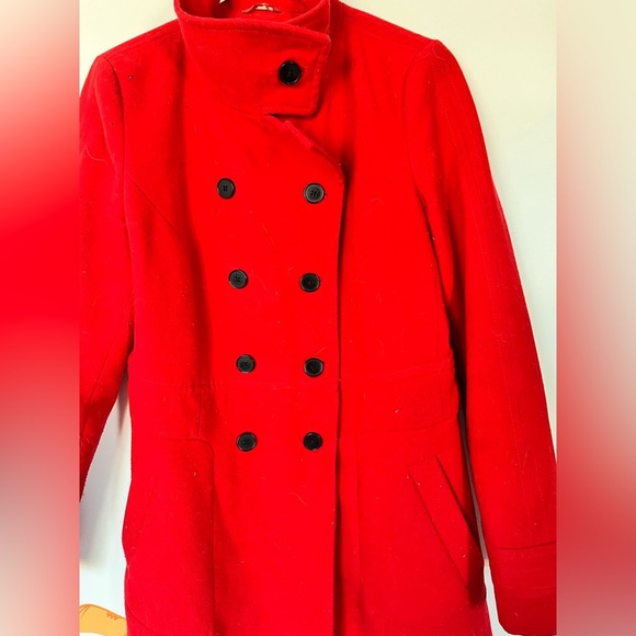 Woman Zara Bold Red Trench Coat. Perfect for cool/cold weather - Picture 4 of 14